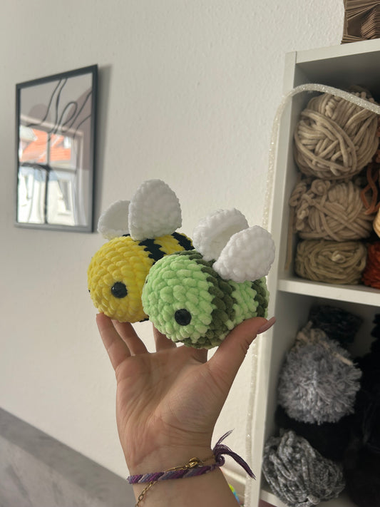 Mini Biene Kuscheltier | handmade | gehäkelt